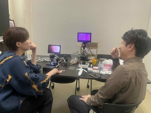 ���t����